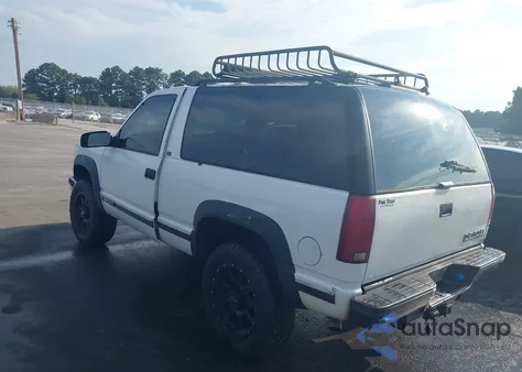 1998 Chevrolet Tahoe z USA, uszkodzony, nr VIN 3GNEK18RXWG106833